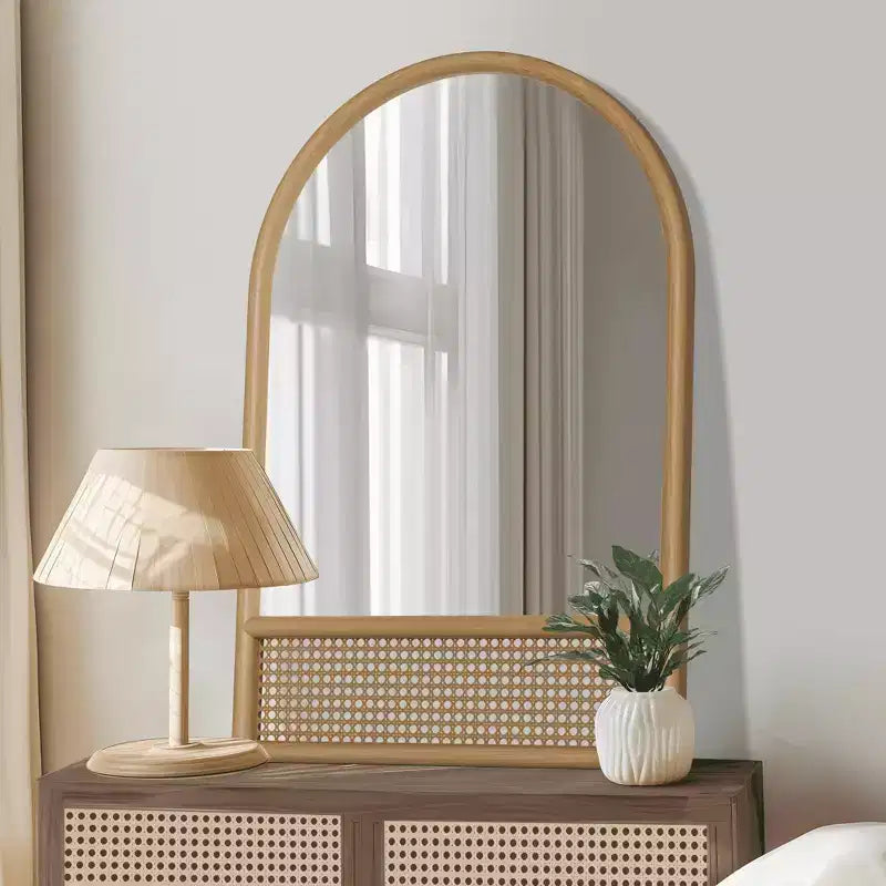 Specchio a muro ad arco con cornice in legno di rattan, 91x61 cm, marrone