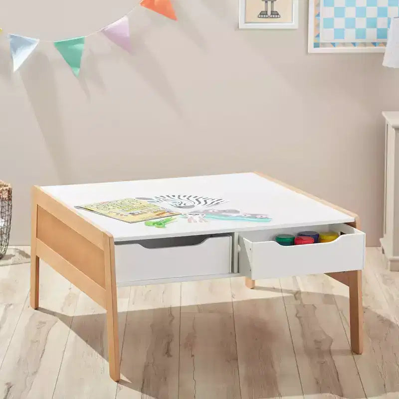 Tavolo in legno per arte e attività con contenitori