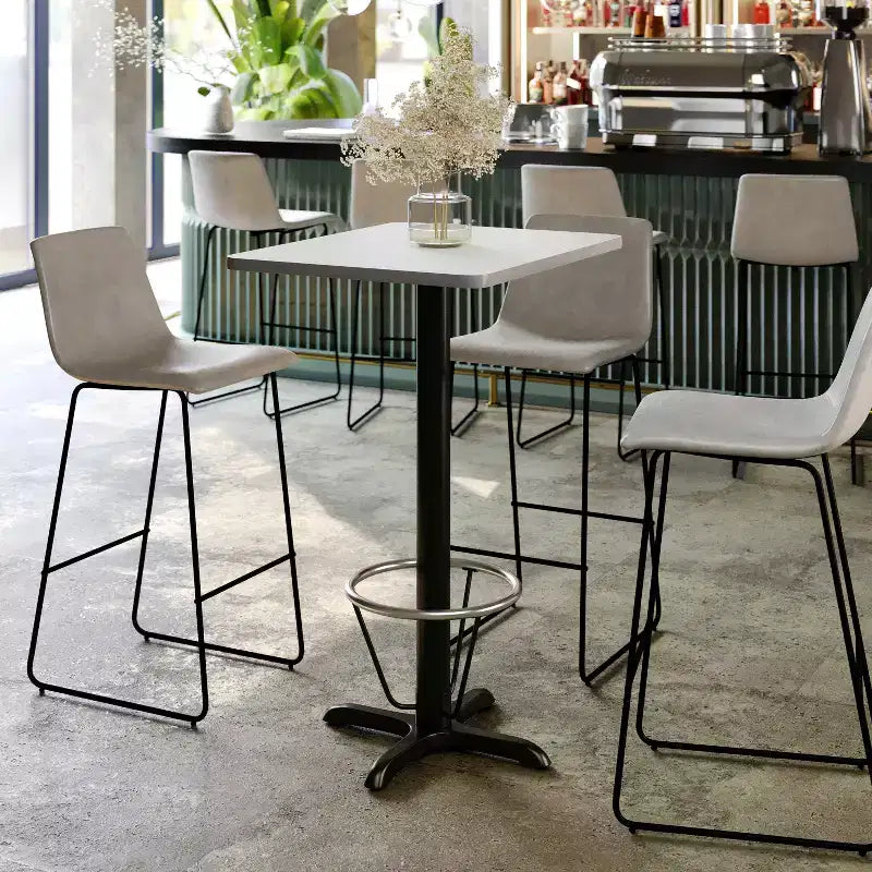 Ensemble de table de bar rectangulaire de 61 x 76 cm avec repose-pieds